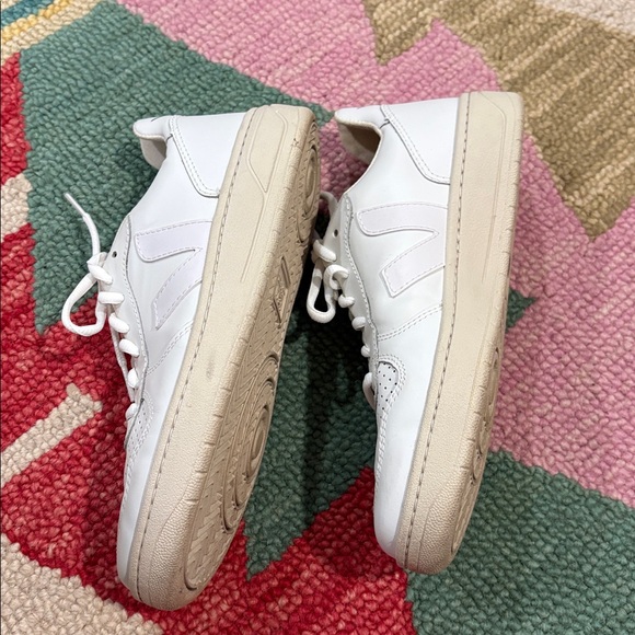 Veja Sneakers - Picture 11 of 15